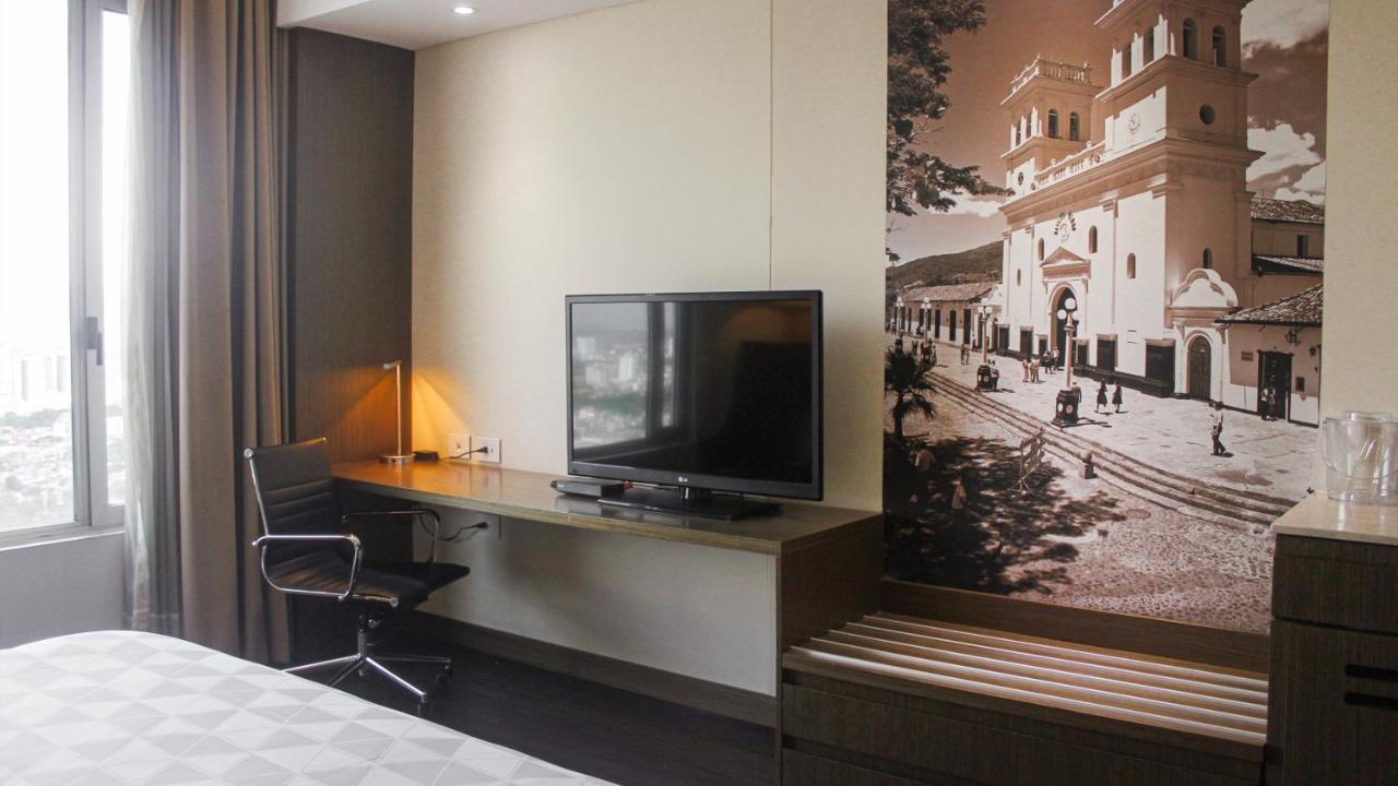 Holiday Inn Bucaramanga Cacique By Ihg Eksteriør billede A room at the hotel