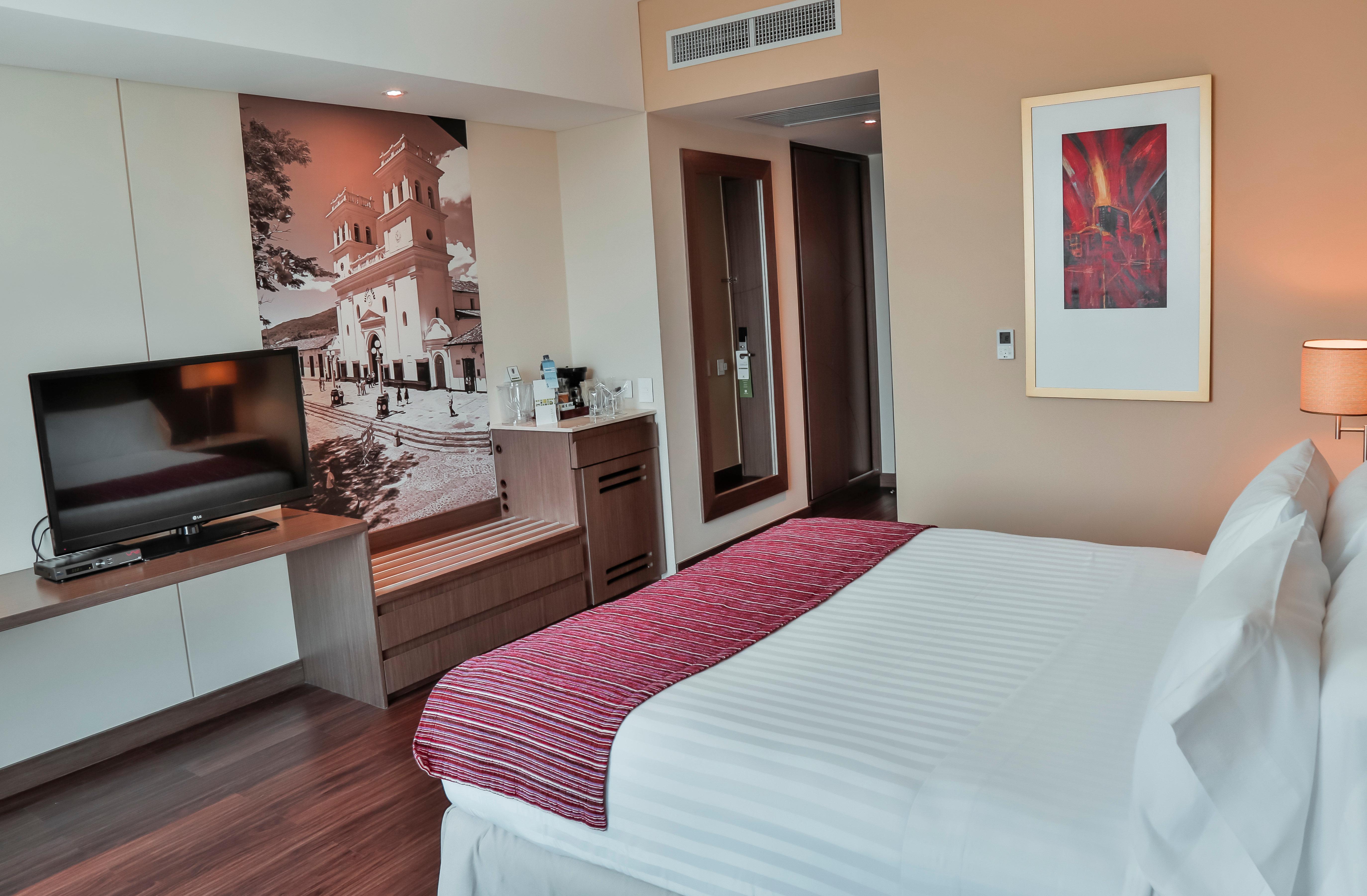 Holiday Inn Bucaramanga Cacique By Ihg Eksteriør billede A room at the hotel