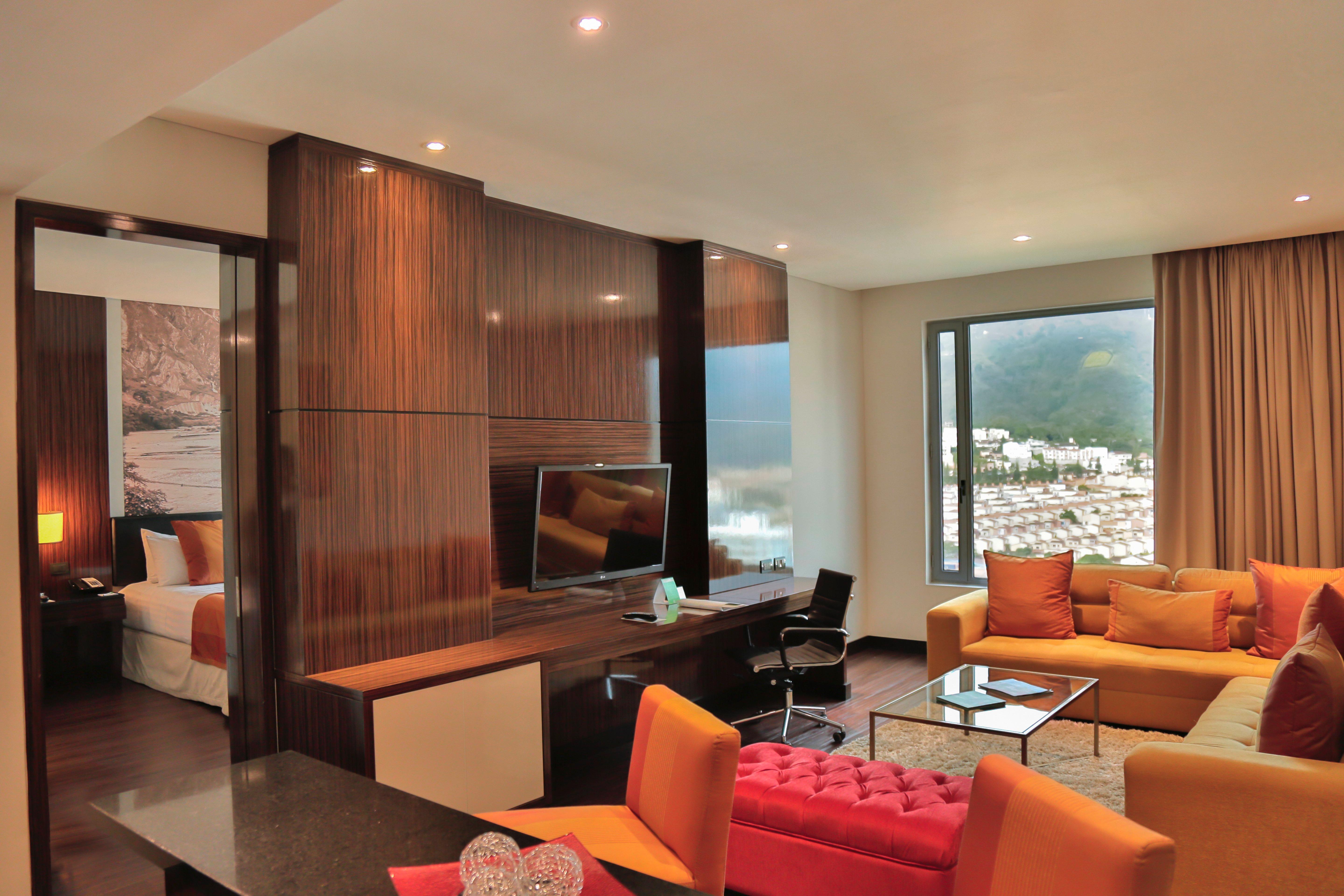Holiday Inn Bucaramanga Cacique By Ihg Eksteriør billede Suite at the hotel