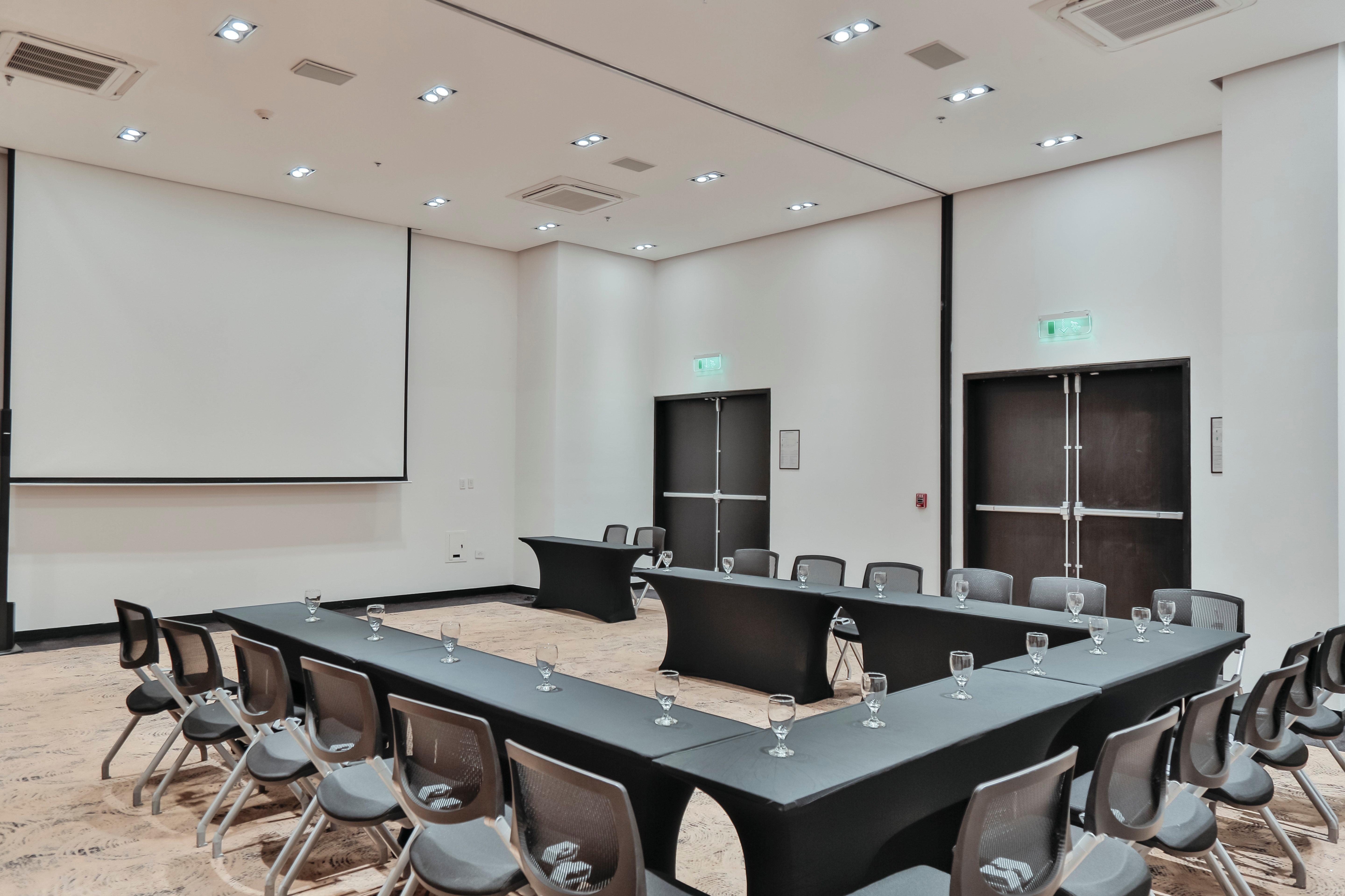 Holiday Inn Bucaramanga Cacique By Ihg Eksteriør billede Meeting room