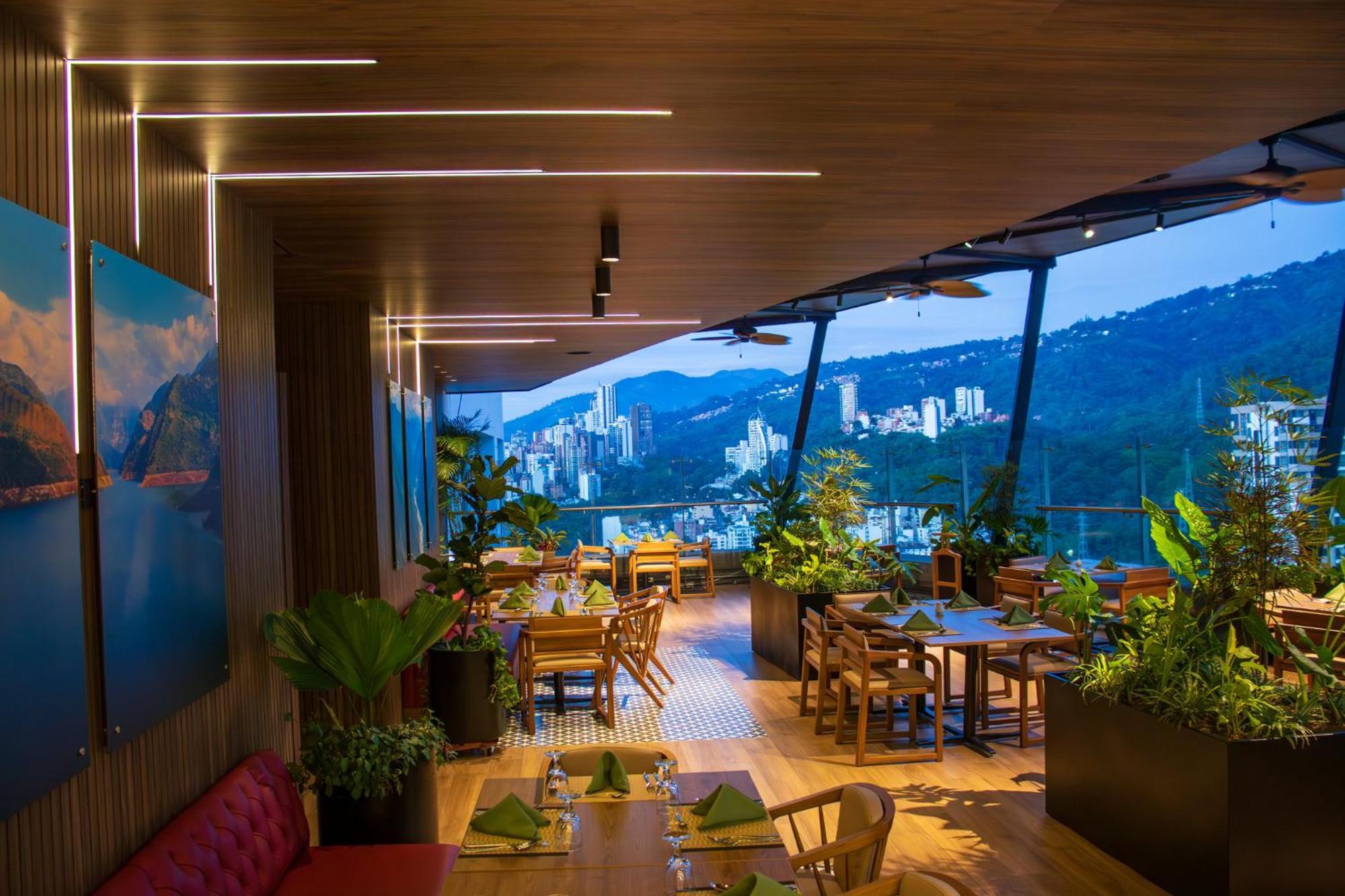 Holiday Inn Bucaramanga Cacique By Ihg Eksteriør billede The Peak Galleria