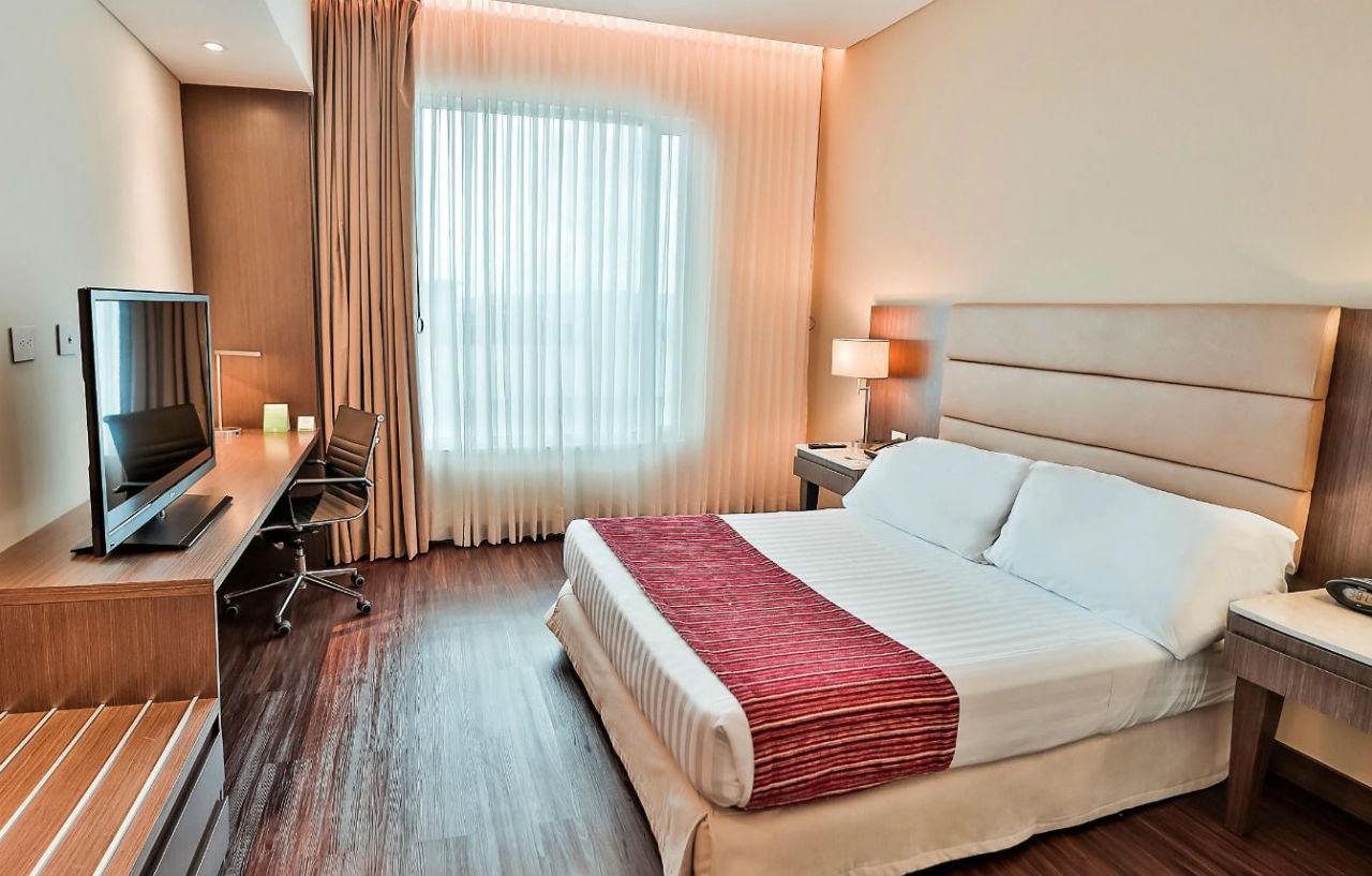 Holiday Inn Bucaramanga Cacique By Ihg Eksteriør billede A room at the hotel