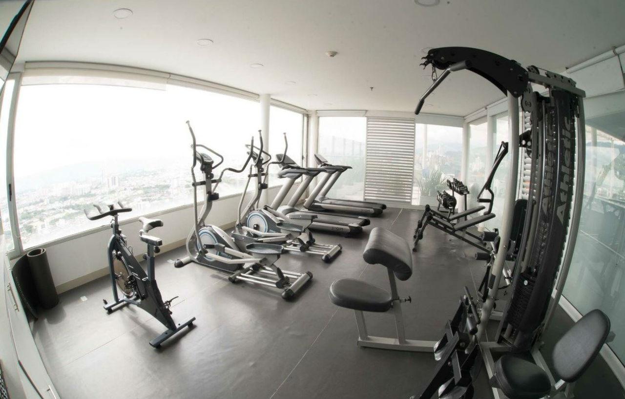Holiday Inn Bucaramanga Cacique By Ihg Eksteriør billede A gym in a hotel